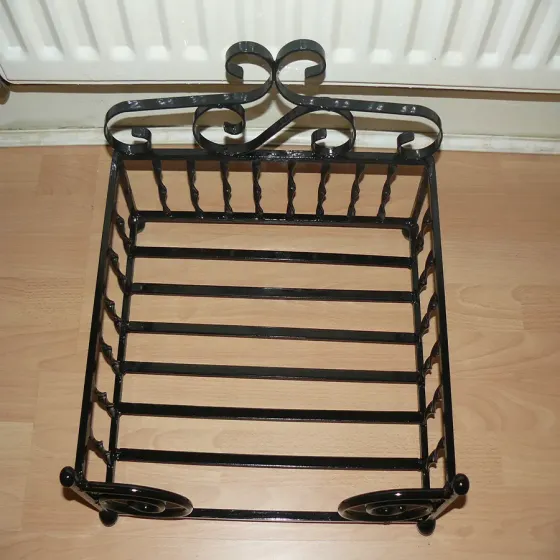 WROUGHT IRON HAND CRAFTED BLACK LUXURY SMALL DIVA DOG BED WITH TWO OPTIONS Wimborne wrought iron works