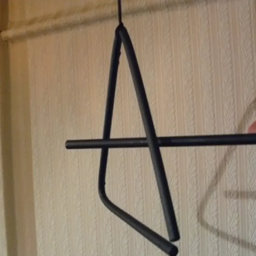 WROUGHT IRON HAND CRAFTED 16in TRIANGLE COWBOY DINNER BELL WITH CLANGER Wimborne wrought iron works
