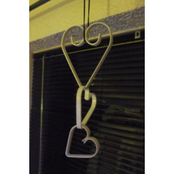 Chabby chic wrought iron triple hanging hearts